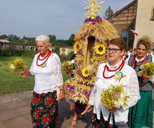 Dożynki 2024 w powiecie starachowickim. W Wąchocku dożynkowe wieńce, korowód i przysmaki