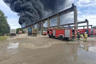 Pożar składowiska odpadów w Woli Łaskiej! Poprzedził go ogromny wybuch [ZDJĘCIA]