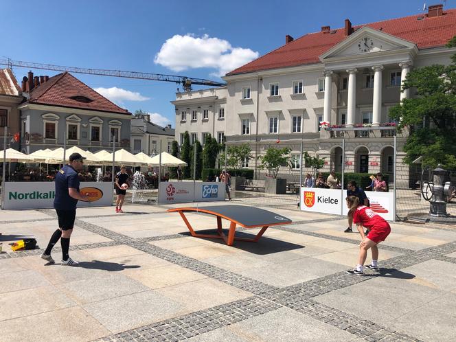 Turniej w teqball na kieleckim Rynku