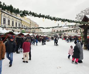 Jarmark Bożonarodzeniowy w Rzeszowie. Parada św. Mikołaj 2023 