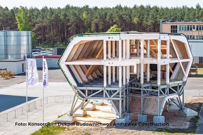Zakończył się próbny montaż modułu Polskiej Stacji Antarktycznej 