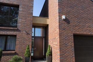 Inspiracją dla tyskiego domu były architektura holenderska oraz śląskie familoki