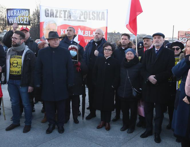 "Kijów, Warszawa - wspólna sprawa!". Mieszkańcy stolicy na antywojennych protestach