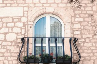 Ten kolor będzie rządził w 2025 roku. Mocha Mousse będzie totalnym hitem!