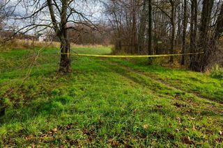 Ojciec całą noc szukał zaginionego syna. Rano dokonał przerażającego odkrycia w potoku