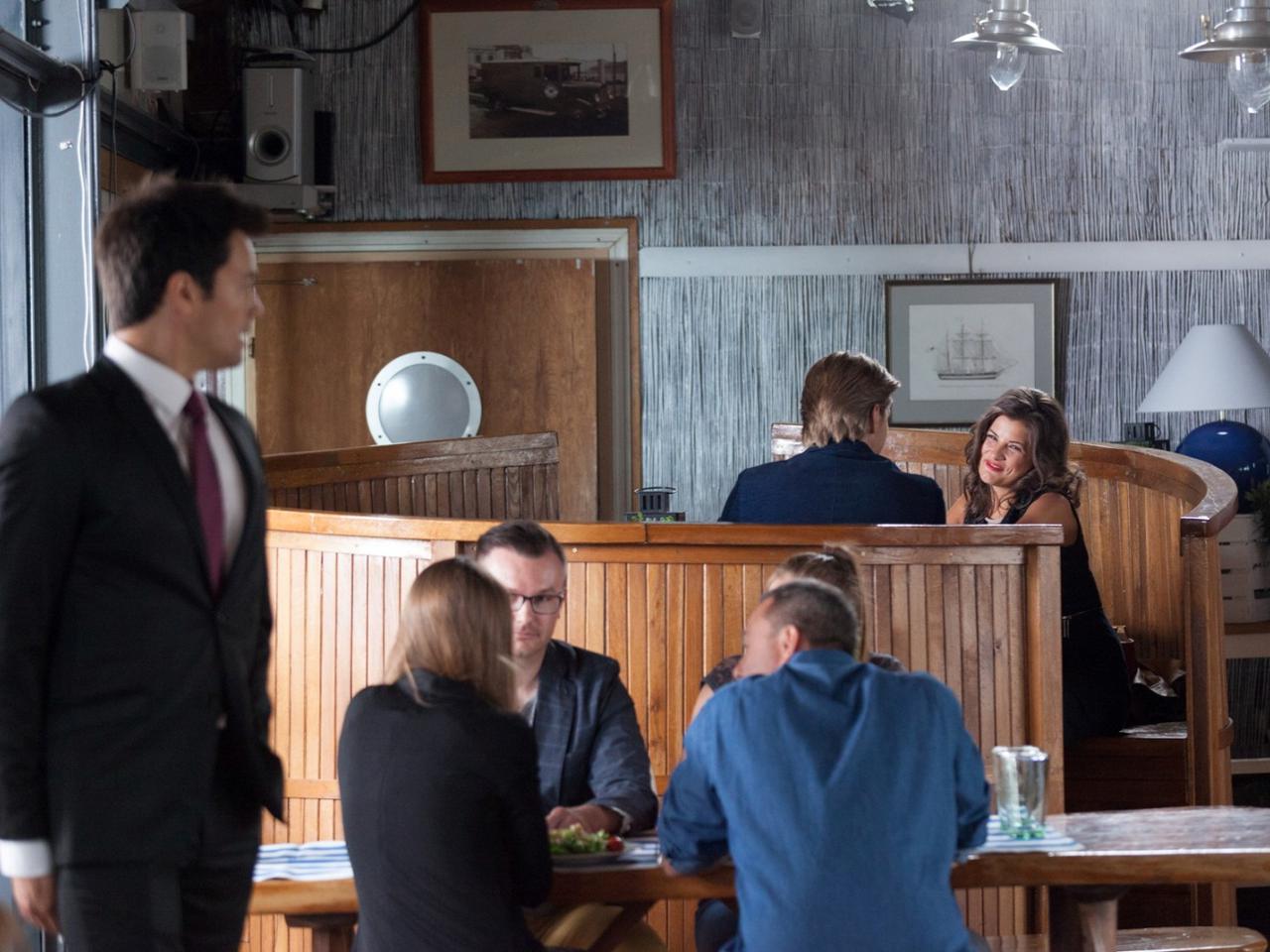 Przyjaciółki 6 sezon odcinek 69. Dorota (Agnieszka Sienkiewicz), Andrzej (Adam Adamonis), Łukasz (Mikołaj Krawczyk)