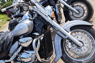 Parada ulicami miasta na zakończenie sezonu motocyklowego w Tarnowie