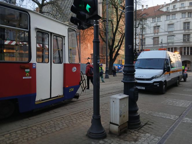 To mogło skończyć się tragedią w centrum Bydgoszczy. Wykoleił się tramwaj, którym podróżowało 50 pasażerów