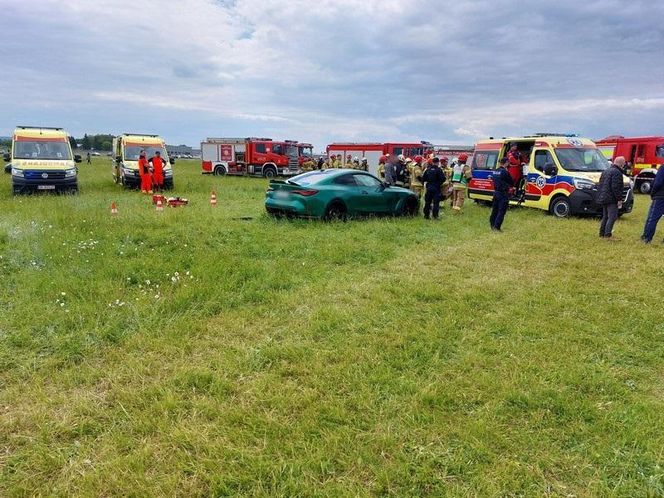 Dramatyczne sceny w Krośnie. Podczas wyścigu samochód uderzył w kibiców