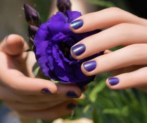 Śliwka na paznokciach to najmodniejszy manicure nadchodzącej jesieni