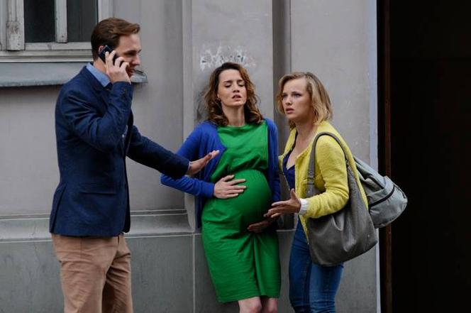 O mnie się nie martw odc. 9. Marcin  Kaszuba (Stefan Pawłowski), Ewa (Katarzyna Maciąg), Iga Małecka (Joanna Kulig)