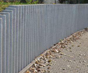 Betonowe ogrodzenie może być nowoczesne lub tradycyjne