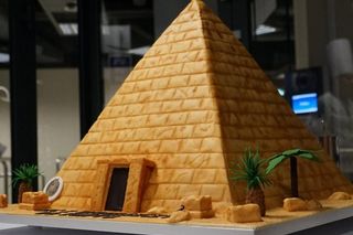 Pasażerowie pierwszy raz polecieli z Bydgoszczy prosto do Egiptu. Na lotnisku był tort w kształcie piramidy