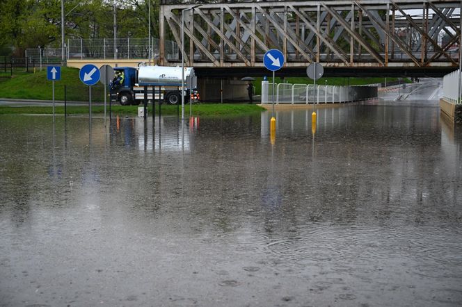 Potężne burze nad Podkarpaciem. Grad, wicher i potoki deszczu, jak w środku lata!