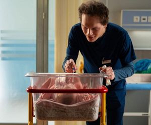 Na dobre i na złe odc. 958. córka Blanki - Nina (Michalina Grot), Tomasz Jacyno (Antoni Sałaj)