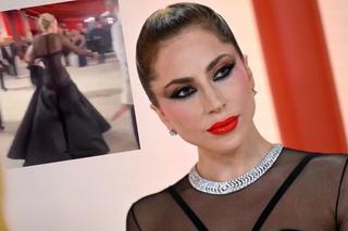 Lady Gaga biegnie z pomocą na czerwonym dywanie Oscarów 2023. To nagranie podbija internet! 