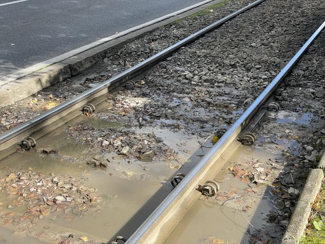 Torowisko na al. Waszyngtona jest w krytycznym stanie. Tramwajarze odkładają remont