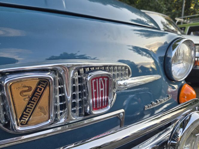 Motoryzacyjne legendy pod Torbydem. "Bydgoskie Klasyki Nocą" znów przyciągnęły tłumy