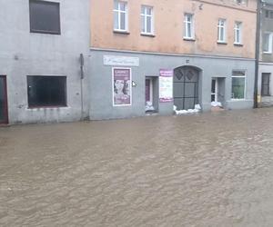 Powódź w Głuchołazach. Woda przedostała się na rynek