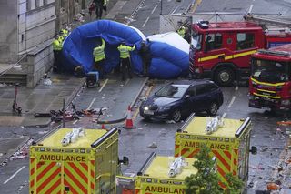 Tragiczny wypadek na fecie Liverpoolu. Kierujący samochodem wjechał w tłum. Wstrząsające nagranie