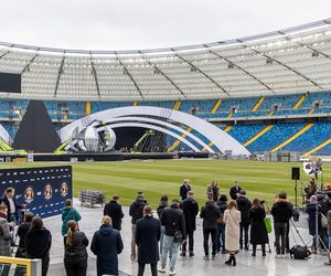 Budowa scen sylwestrowych na Stadionie Śląskim