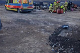 Wierzbica. Wybuch w zakładzie pracy. Dwóch mężczyzn rannych, jeden ciężko. Wypadek pod Radomiem [ZDJĘCIA].