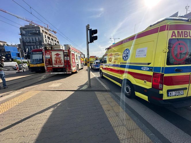 „Otworzyłam oczy, wszyscy leżeli na ziemi”. Szokująca relacja pasażerki. Zderzenie tramwajów w centrum stolicy