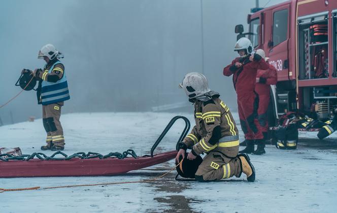Strażacy z OSP Wolin ratowali sarenkę uwięzioną na lodzie