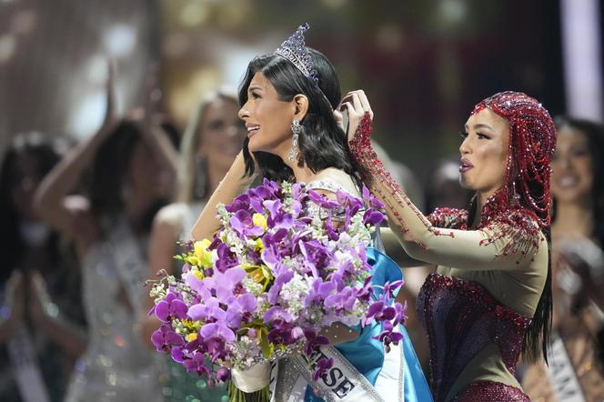 Miss Universe oskarżona o zdradę! "Nie może wrócić do kraju"