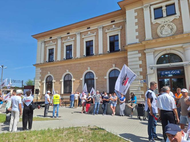 Protest przed siedzibą PKP Cargo w Tarnowskich Górach