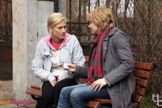 Barwy szczęścia. Aldona (Sylwia Juszczak-Krawczyk), Kaja (Teresa Dzielska)