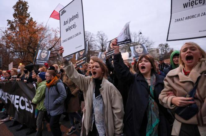 Ani jednej więcej. Protest w Warszawie sobota 6 listopada [ZDJĘCIA]