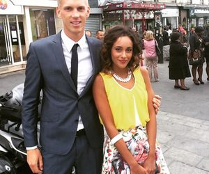 Piękna Sabrina daje mu siłę