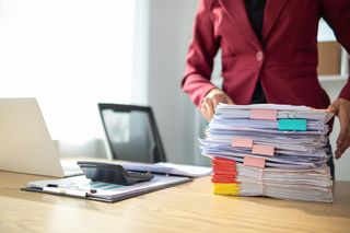 Czarna lista zawodów według AI. Te profesje mogą zniknąć szybciej, niż myślisz!