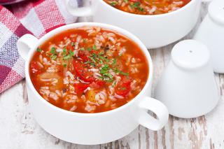 Tajemnica idealnej zupy pomidorowej z ryżem: przepis na najlepszą pomidorową
