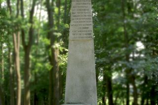 Pamiątkowy obelisk ku czci Urszulki 