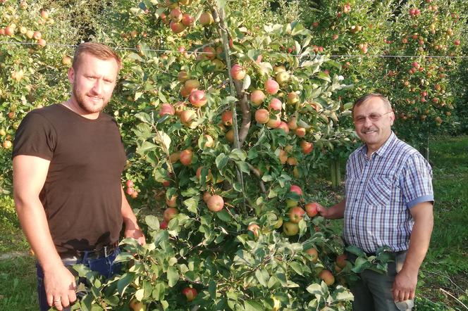 W naszych sadach uprawiamy m.in. jabłka i gruszki mówią (od lewej): M. Plota i J. Dziekan