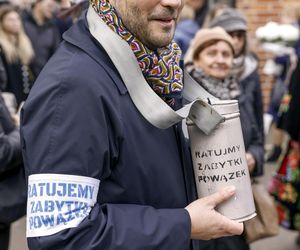 Michał Lesień kiedyś i dziś. Tak zmienił się serialowy Jacek Przypadek z Lokatorów