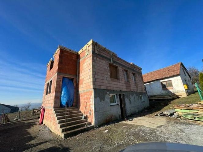 Fundacja Renovo buduje dom dla rodziny z Januszowej