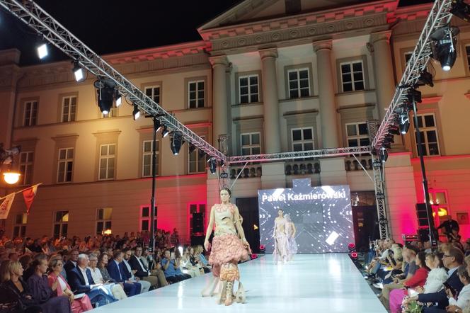 RADOM FASHION SHOW