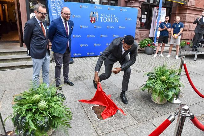 Wilfredo Leon odsłonił Katarzynkę w Piernikowej Alei Gwiazd