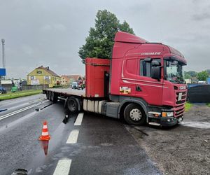 Wypadek na DW 309 koło Leszna. Zderzyły się dwa samochody