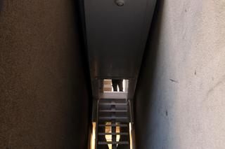 Oto najwęższy dom na świecie! Wciśnięto go w samym centrum Warszawy