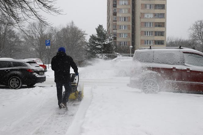 Wielka śnieżyca w Warszawie. Kiedy przestanie sypać? Zaskakująca prognoza