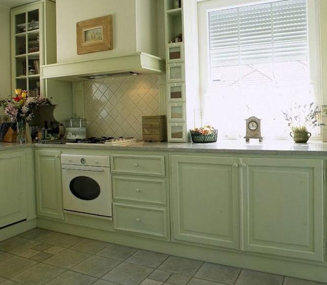 Ściana w kuchni. Płytki ceramiczne - sprawdzony materiał na ścianę w kuchni