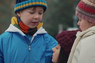 M jak miłość, odc. 1725. Iza (Adriana Kalska), Szymek (Staś Szczypiński), Maja (Laura Jankowska)