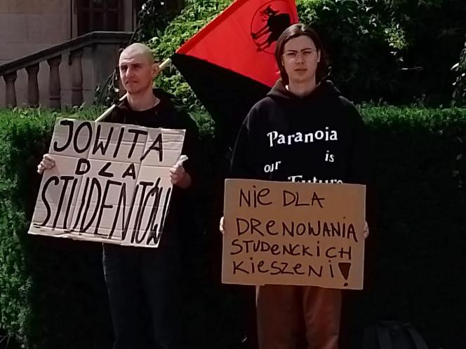 Protest studentów przed rektoratem UAM