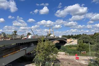 Cała konstrukcja mostu nad Wartą już zamontowana
