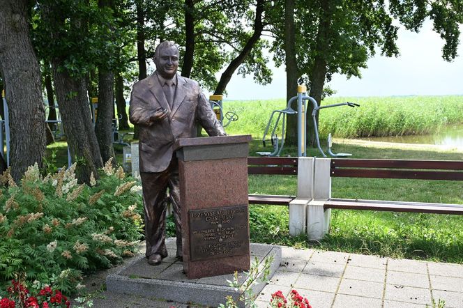 Pomnik Przemysława Gosiewskiego w Dąbkach