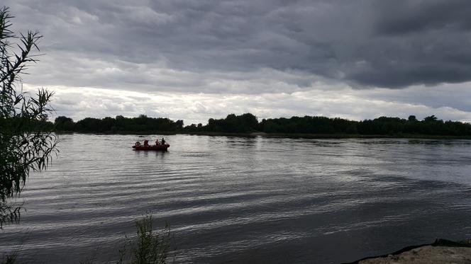 Znaleziono zwłoki nad Wisłą w Grudziądzu. Trwa akcja policji i straży pożarnej